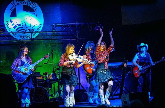 Country Sisters boekt u bij www.kwekel-evenementen.nl